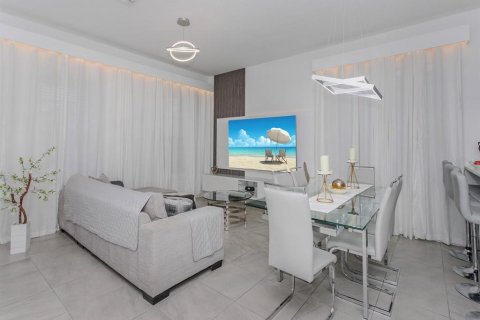 Casa en venta en Orlando, Florida, 3 dormitorios, 170.75 m2 № 1877194 - foto 8