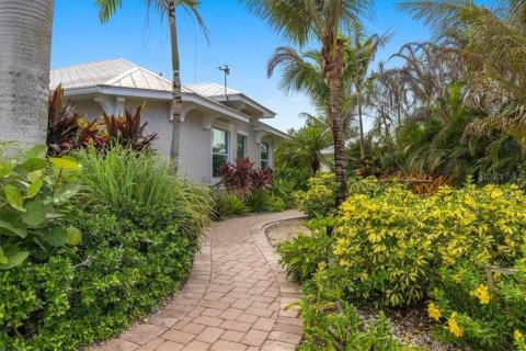 House in Vero Beach, Florida 4 bedrooms, 238.02 sq.m. № 2396473 - photo 27
