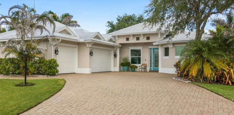 House in Vero Beach, Florida 4 bedrooms, 238.02 sq.m. № 2396473