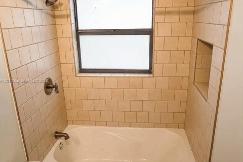 Condominio en Coral Gables, Florida, 2 dormitorios  № 2084764