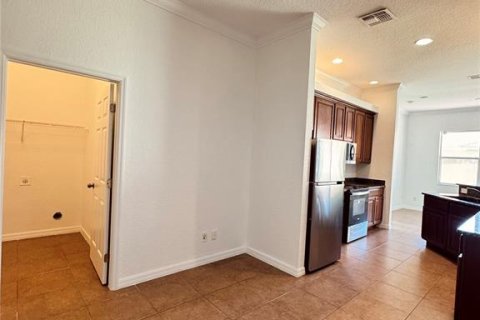Casa en alquiler en Poinciana, Florida, 3 dormitorios, 165.09 m2 № 1917196 - foto 5