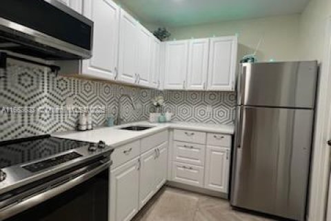 Condominio en venta en Oakland Park, Florida, 1 dormitorio, 65.87 m2 № 1374376 - foto 11
