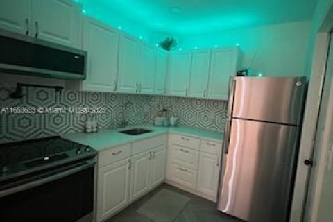 Condominio en venta en Oakland Park, Florida, 1 dormitorio, 65.87 m2 № 1374376 - foto 12