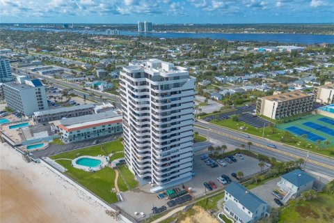 Condo in Daytona Beach, Florida, 3 bedrooms  № 2108340