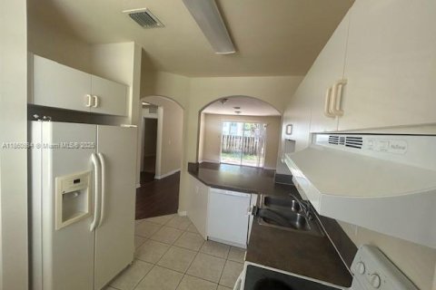 Touwnhouse à louer à Homestead, Floride: 3 chambres, 128.02 m2 № 1890452 - photo 5
