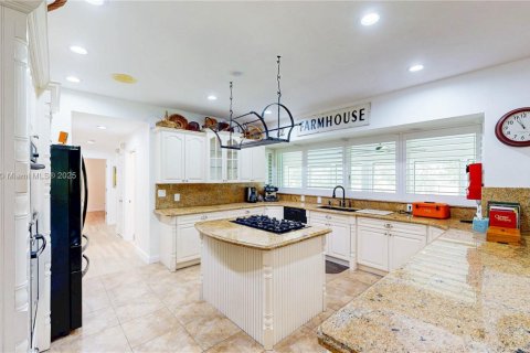 Купить виллу или дом в Хомстед, Флорида 7 спален, 306.02м2, № 1971135 - фото 16