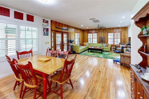 Купить виллу или дом в Хомстед, Флорида 7 спален, 306.02м2, № 1971135 - фото 23