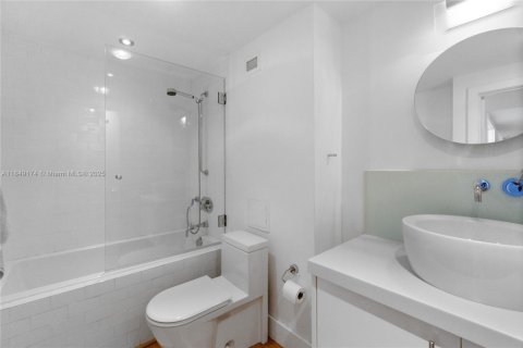 Снять в аренду кондоминиум в Майами-Бич, Флорида 1 спальня, 82.68м2, № 1957956 - фото 19