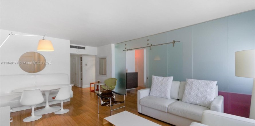 Кондоминиум с 1 спальней в Майами-Бич, Флорида № 1957956