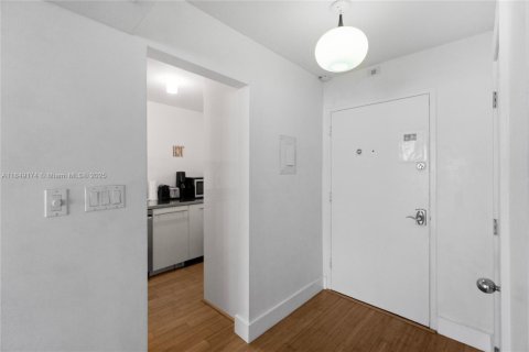 Снять в аренду кондоминиум в Майами-Бич, Флорида 1 спальня, 82.68м2, № 1957956 - фото 17