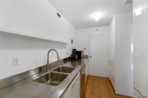 Снять в аренду кондоминиум в Майами-Бич, Флорида 1 спальня, 82.68м2, № 1957956 - фото 8