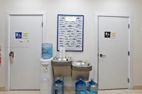Propiedad comercial en venta en Fort Lauderdale, Florida № 1861528 - foto 24