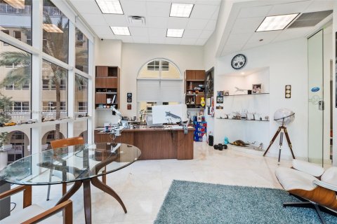 Propiedad comercial en venta en Fort Lauderdale, Florida № 1861528 - foto 8