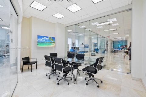 Propiedad comercial en venta en Fort Lauderdale, Florida № 1861528 - foto 13