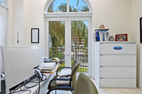 Propiedad comercial en venta en Fort Lauderdale, Florida № 1861528 - foto 30