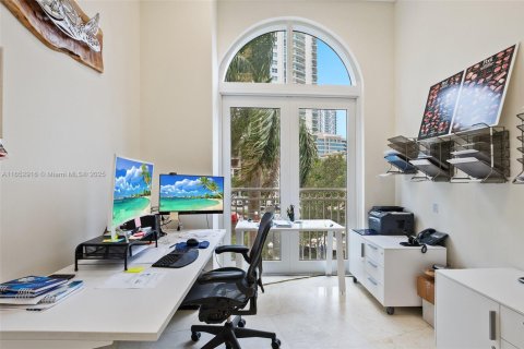 Propiedad comercial en venta en Fort Lauderdale, Florida № 1861528 - foto 17