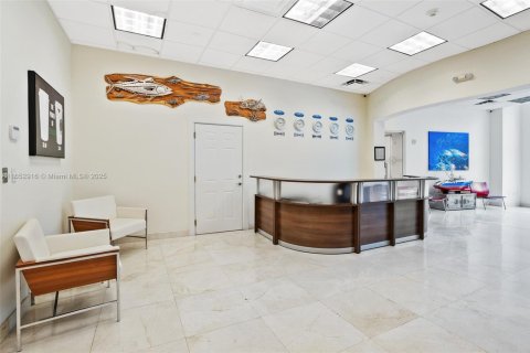 Propiedad comercial en venta en Fort Lauderdale, Florida № 1861528 - foto 3