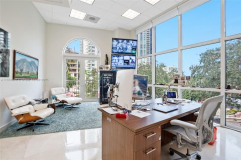 Propiedad comercial en venta en Fort Lauderdale, Florida № 1861528 - foto 9