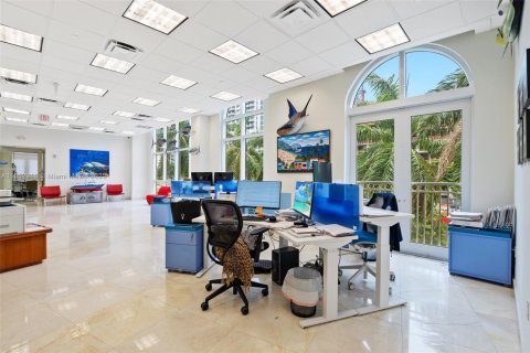 Propiedad comercial en venta en Fort Lauderdale, Florida № 1861528 - foto 15