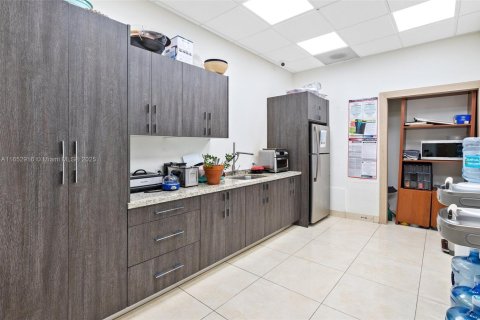 Propiedad comercial en venta en Fort Lauderdale, Florida № 1861528 - foto 23