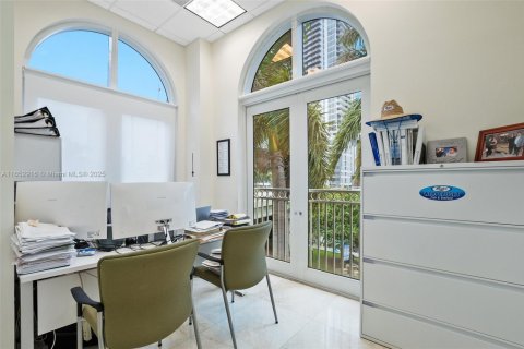 Propiedad comercial en venta en Fort Lauderdale, Florida № 1861528 - foto 18