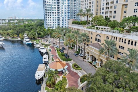 Propiedad comercial en venta en Fort Lauderdale, Florida № 1861528 - foto 2
