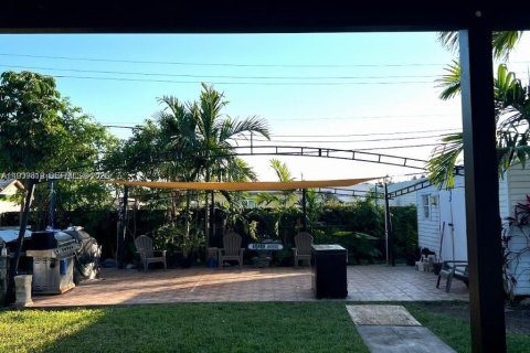 Casa en venta en Miami, Florida, 3 dormitorios, 142.33 m2 № 2001707 - foto 5