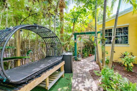 Villa ou maison à louer à West Palm Beach, Floride: 3 chambres, 117.06 m2 № 1101965 - photo 1