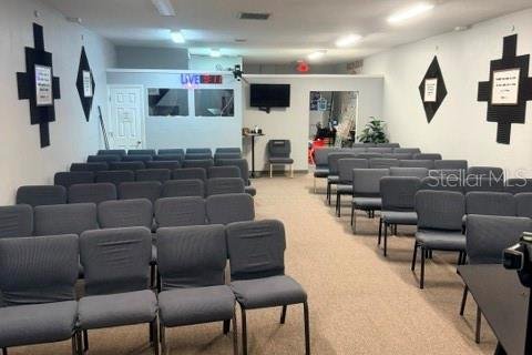 Immobilier commercial à louer à DeLand, Floride: 1247.86 m2 № 2399381 - photo 3