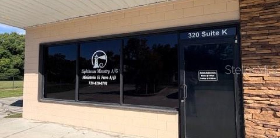 Immobilier commercial à DeLand, Floride 1247.86 m2 № 2399381
