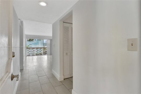 Copropriété à vendre à Miami, Floride: 1 chambre, 67.63 m2 № 1779394 - photo 3