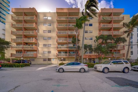 Copropriété à vendre à Miami, Floride: 1 chambre, 67.63 m2 № 1779394 - photo 19