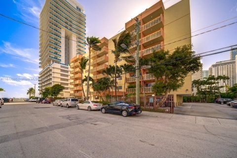 Copropriété à vendre à Miami, Floride: 1 chambre, 67.63 m2 № 1779394 - photo 20