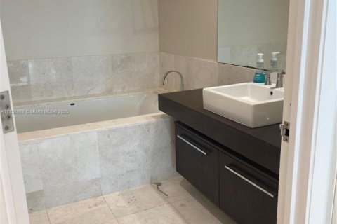 Condo in Sunny Isles Beach, Florida, 1 bedroom  № 1728523 - photo 9