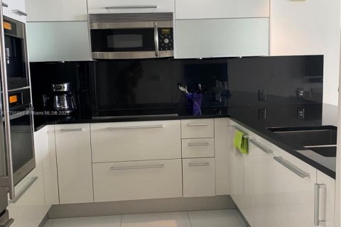 Condo in Sunny Isles Beach, Florida, 1 bedroom  № 1728523 - photo 3