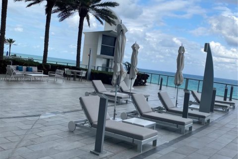 Condo in Sunny Isles Beach, Florida, 1 bedroom  № 1728523 - photo 15