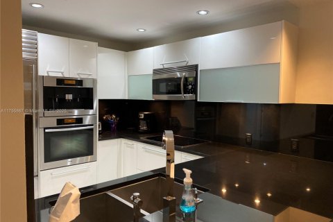 Condo in Sunny Isles Beach, Florida, 1 bedroom  № 1728523 - photo 4