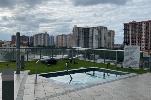 Condo in Sunny Isles Beach, Florida, 1 bedroom  № 1728523 - photo 17