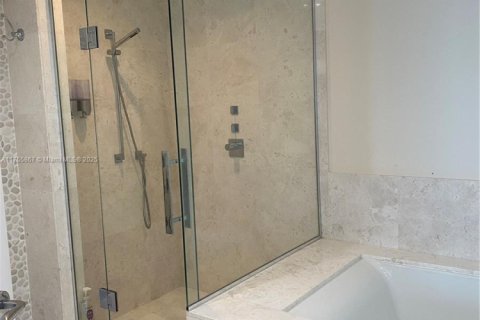 Condo in Sunny Isles Beach, Florida, 1 bedroom  № 1728523 - photo 10