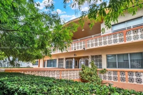 Снять в аренду кондоминиум в Майами-Бич, Флорида 35.3м2, № 1987586 - фото 12