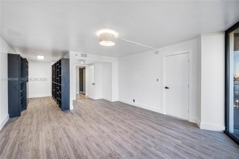 Купить кондоминиум в Майами, Флорида 2 спальни, 117.8м2, № 2023590 - фото 19