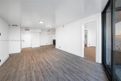 Купить кондоминиум в Майами, Флорида 2 спальни, 117.8м2, № 2023590 - фото 6
