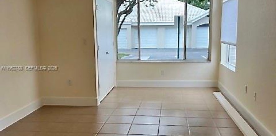 Кондоминиум с 2 спальнями в Окленд-Парк, Флорида № 2024132