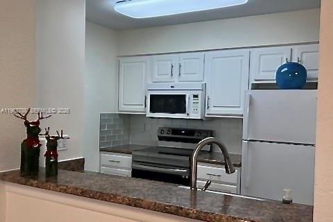 Снять в аренду кондоминиум в Окленд-Парк, Флорида 2 спальни, 96.43м2, № 2024132 - фото 3