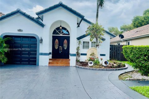 Casa en alquiler en Miami, Florida, 4 dormitorios, 137.31 m2 № 1953830 - foto 13