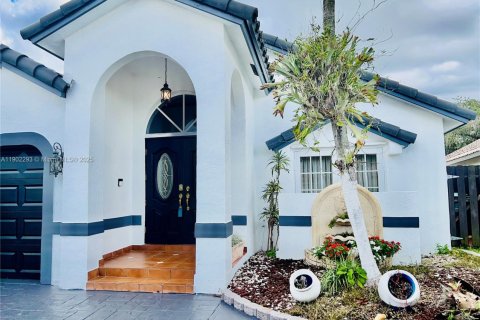 Casa en alquiler en Miami, Florida, 4 dormitorios, 137.31 m2 № 1953830 - foto 12