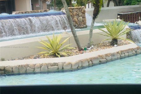 Casa en alquiler en Miami, Florida, 4 dormitorios, 137.31 m2 № 1953830 - foto 2