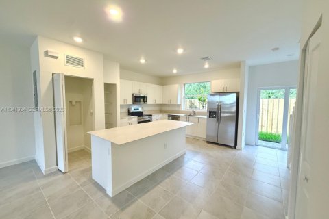 Adosado en alquiler en Florida City, Florida, 3 dormitorios № 1999749 - foto 8