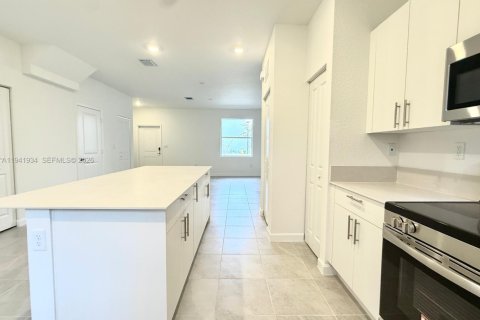 Adosado en alquiler en Florida City, Florida, 3 dormitorios № 1999749 - foto 9