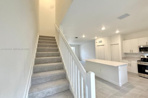 Adosado en alquiler en Florida City, Florida, 3 dormitorios № 1999749 - foto 12